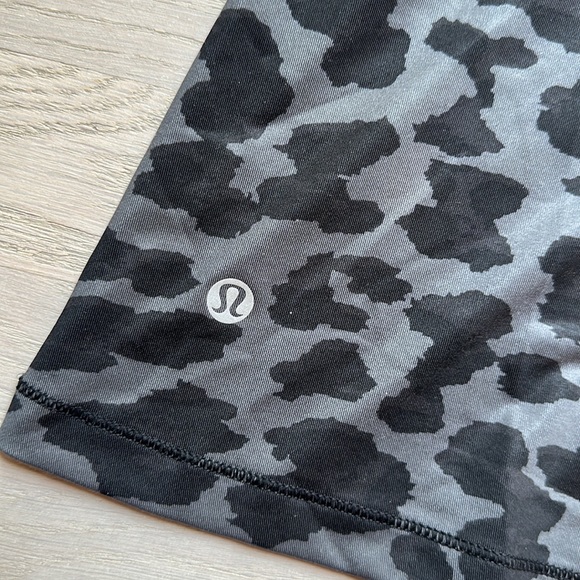 Lululemon one shoulder striped and animal print tank size 6 - Picture 3 of 3